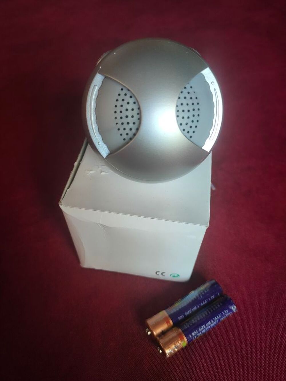 Mini radio neuve avec ses piles Audio et hifi