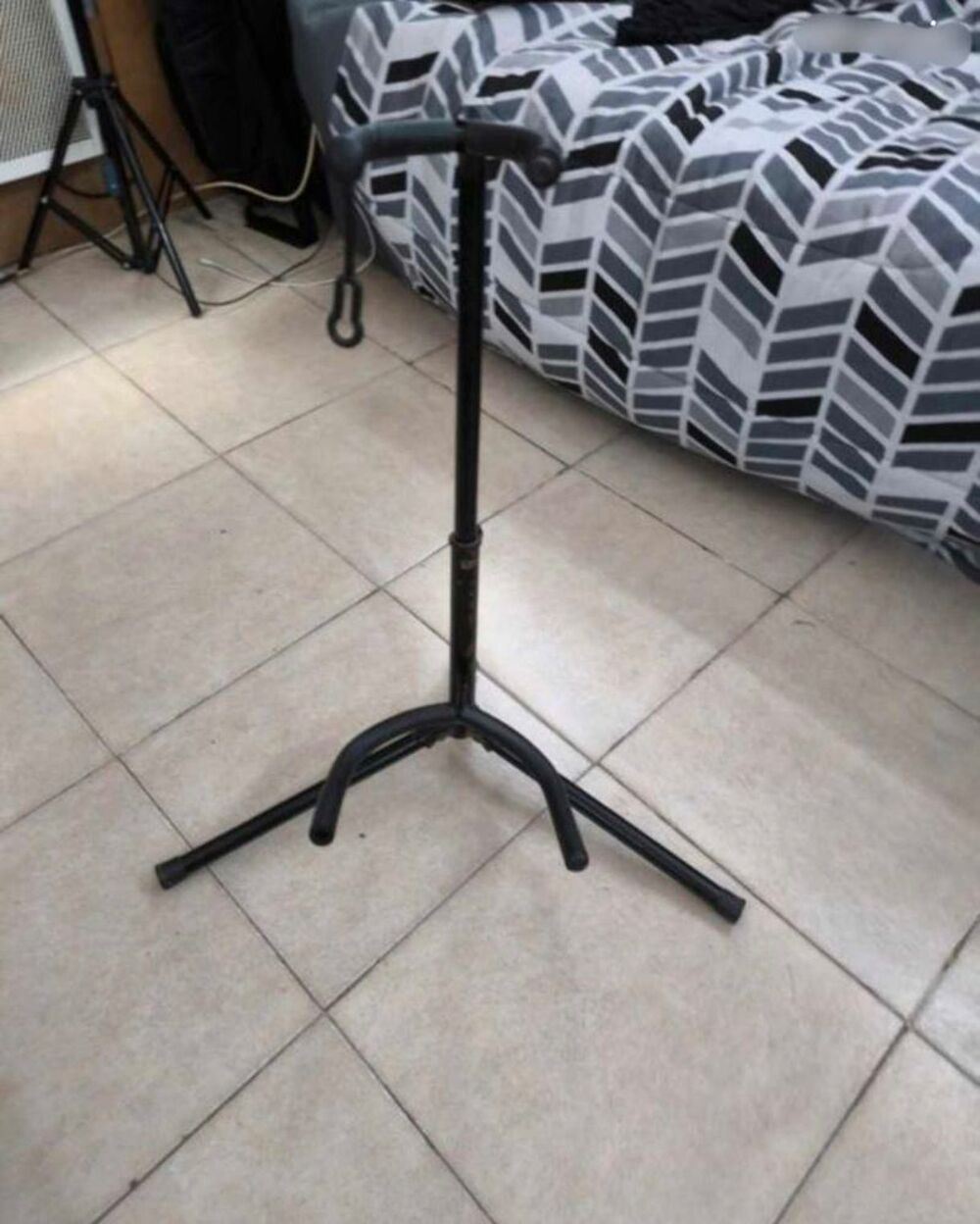 tr&eacute;pied pour guitare stagg Instruments de musique