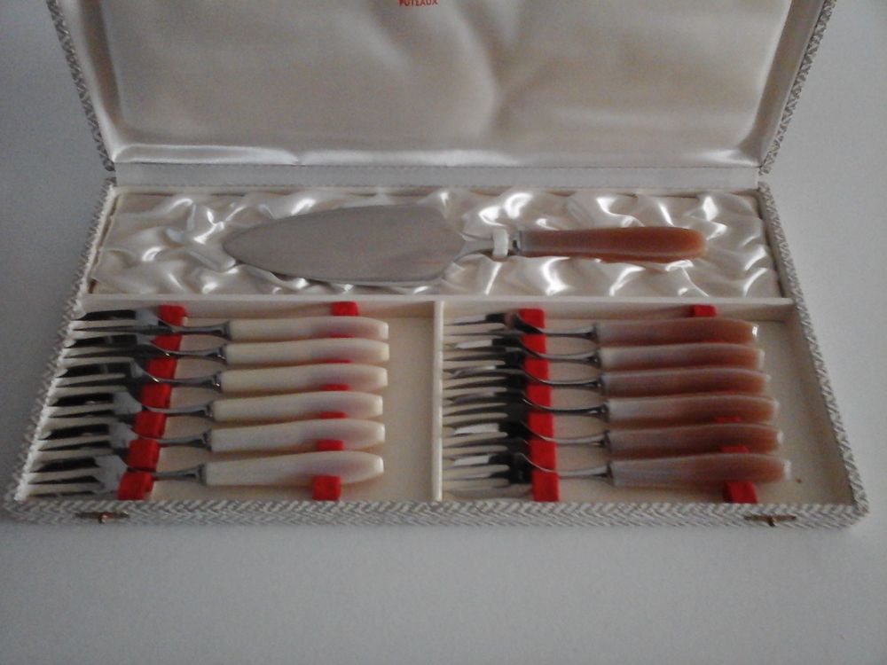 Coffret service . Derbias Puteaux Cuisine