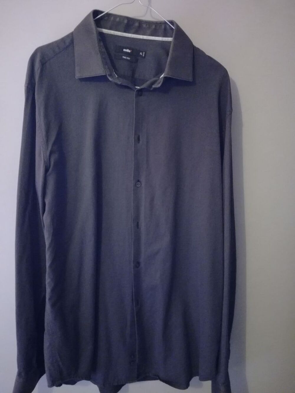 CHEMISE CELIO ANTRACITE
TAILLE 43/44- XL
Vêtements