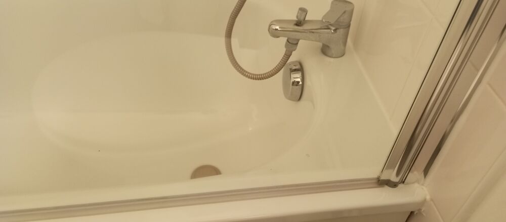 Ensemble baignoire robinetterie pare-baignoire Meubles