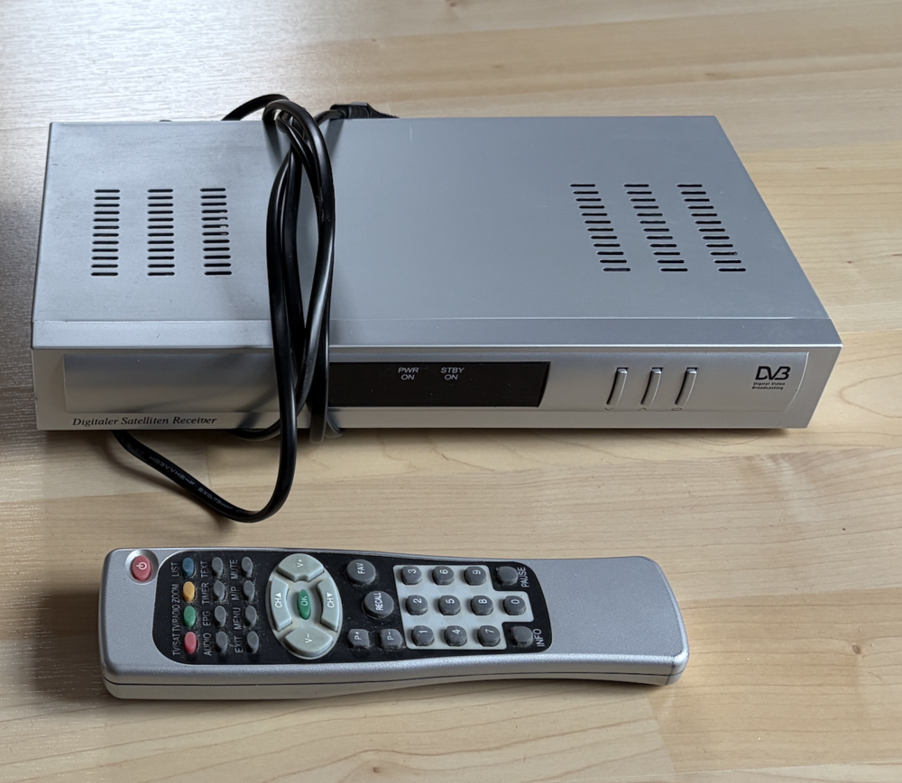 D&eacute;codeur / r&eacute;cepteur satellite SD (DVB-S) Photos/Video/TV