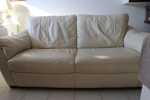 un CANAPE en Cuir beige 350 Frjus (83)