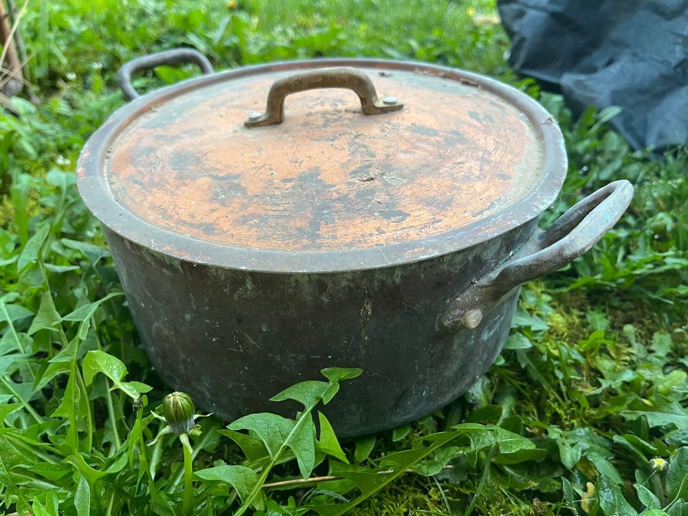 Casserole en cuivre avec couvercle Décoration