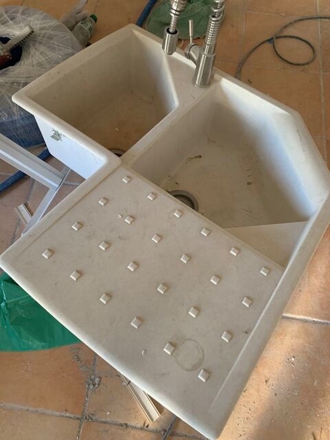 �vier d'angle avec robinetterie 80 Corbi�res (04)