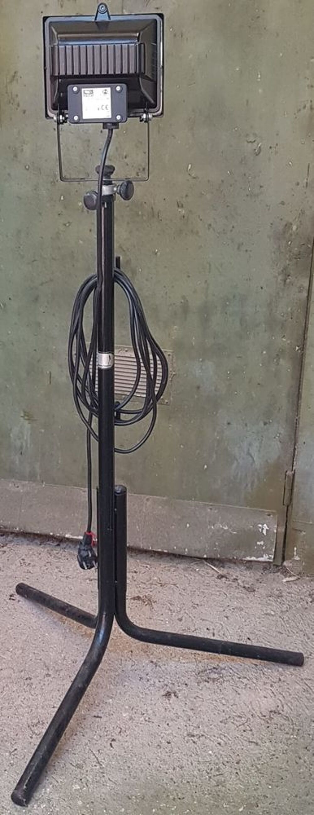 Spot halogene sur pied Bricolage