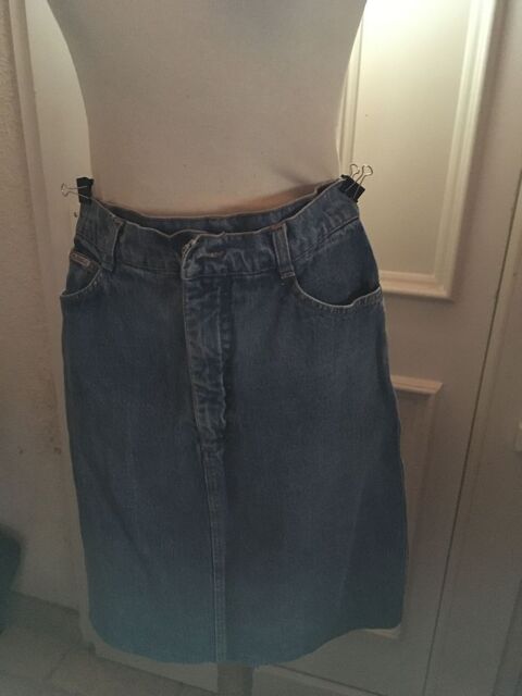 Jupe en jean et jupe �vaser noir 20 Saint-Julien-les-Rosiers (30)