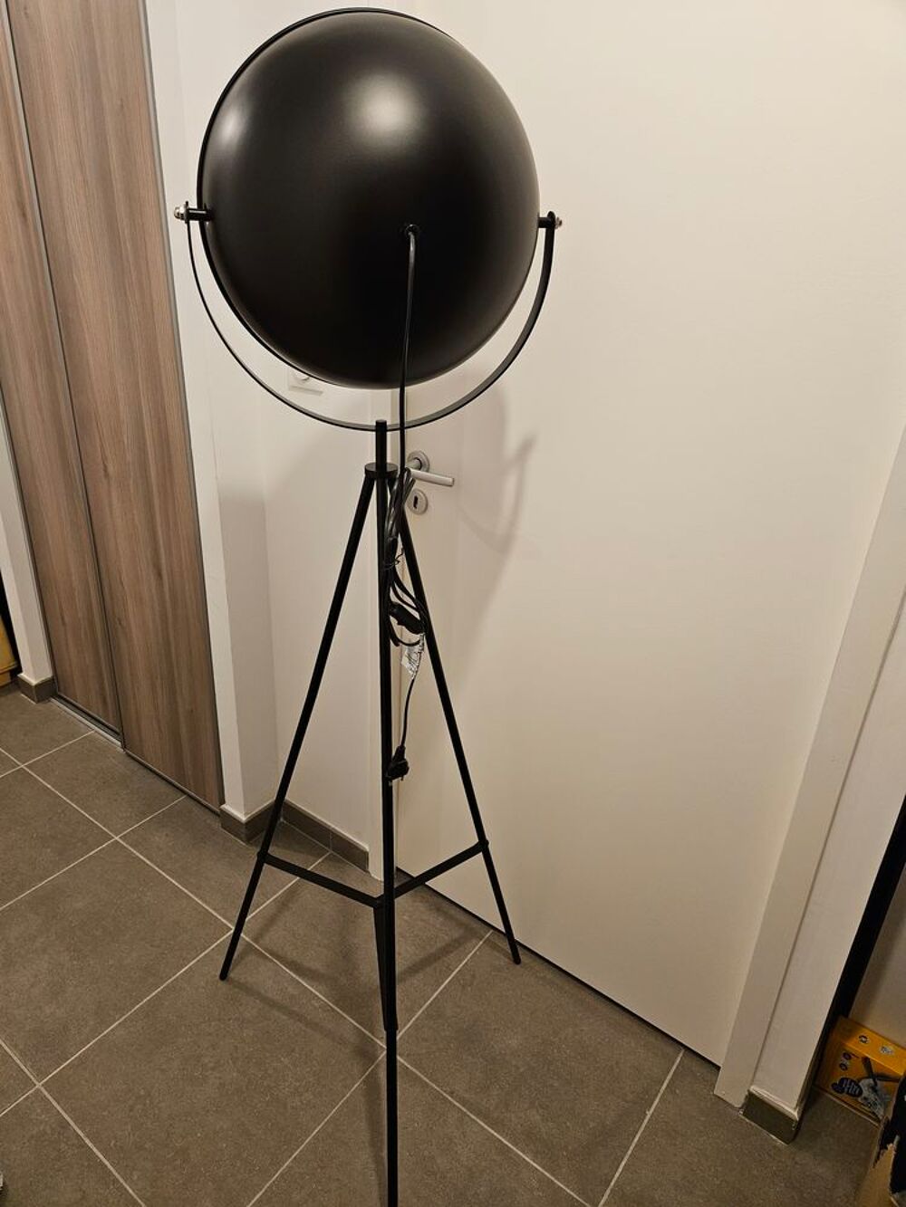 BEAU LAMPADAIRE MODERNE NOIR NEUF. Décoration