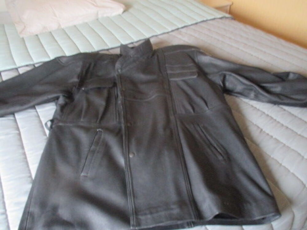 BELLE VESTE CUIR NOIR DE QUALITE. Vêtements