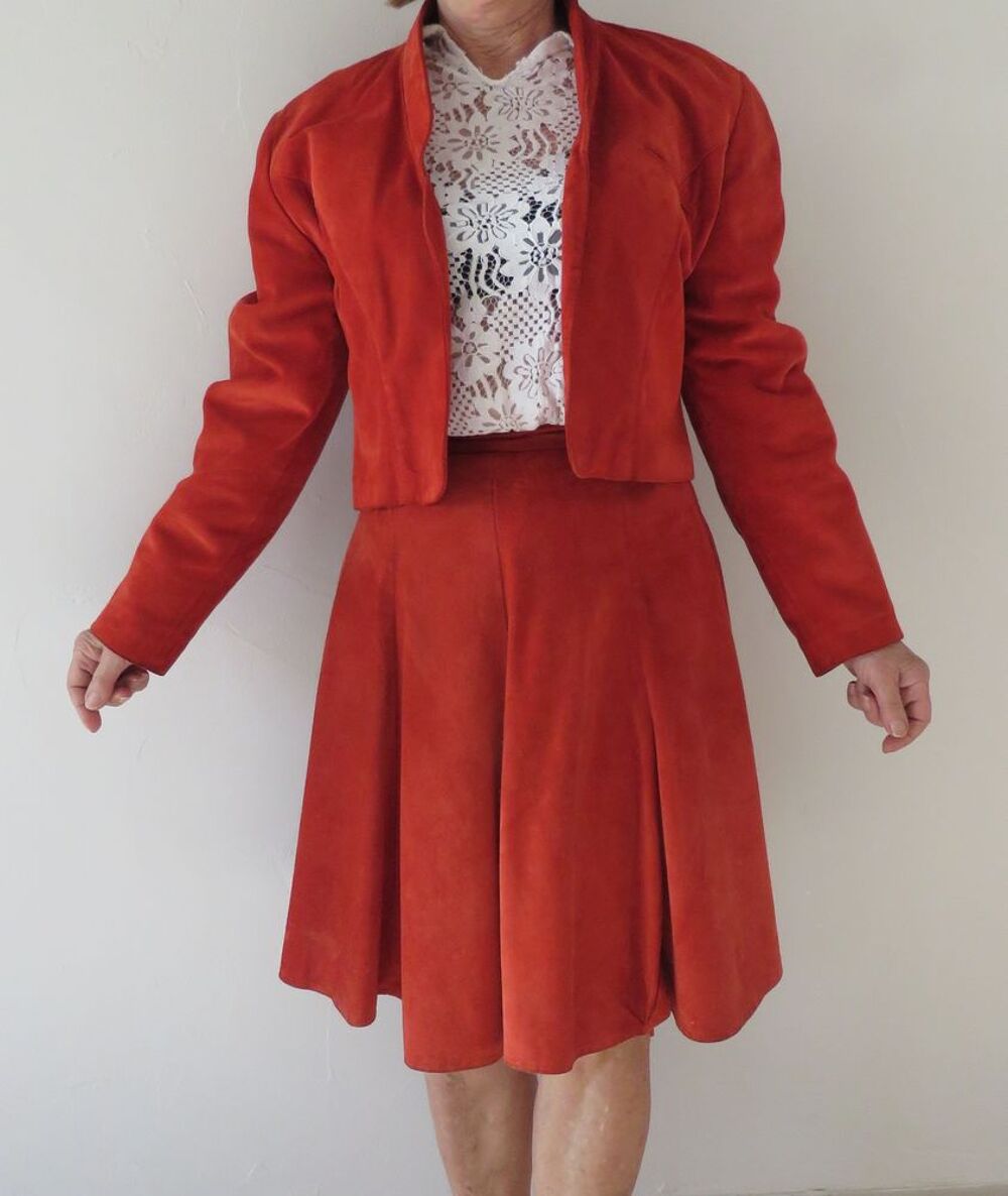 Ensemble veste et jupe rouge en daim Vêtements
