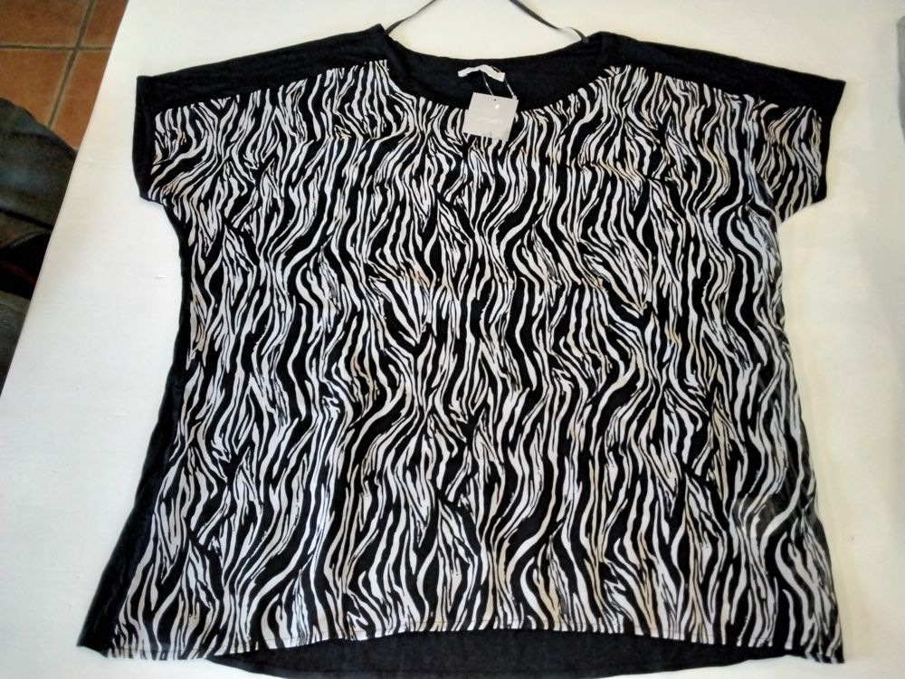 Joli haut Neuf 
Vêtements