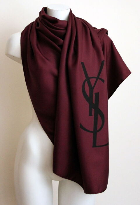 Etole foulard de soie bordeaux YVES SAINT LAURENT 250 Issy-les-Moulineaux (92)