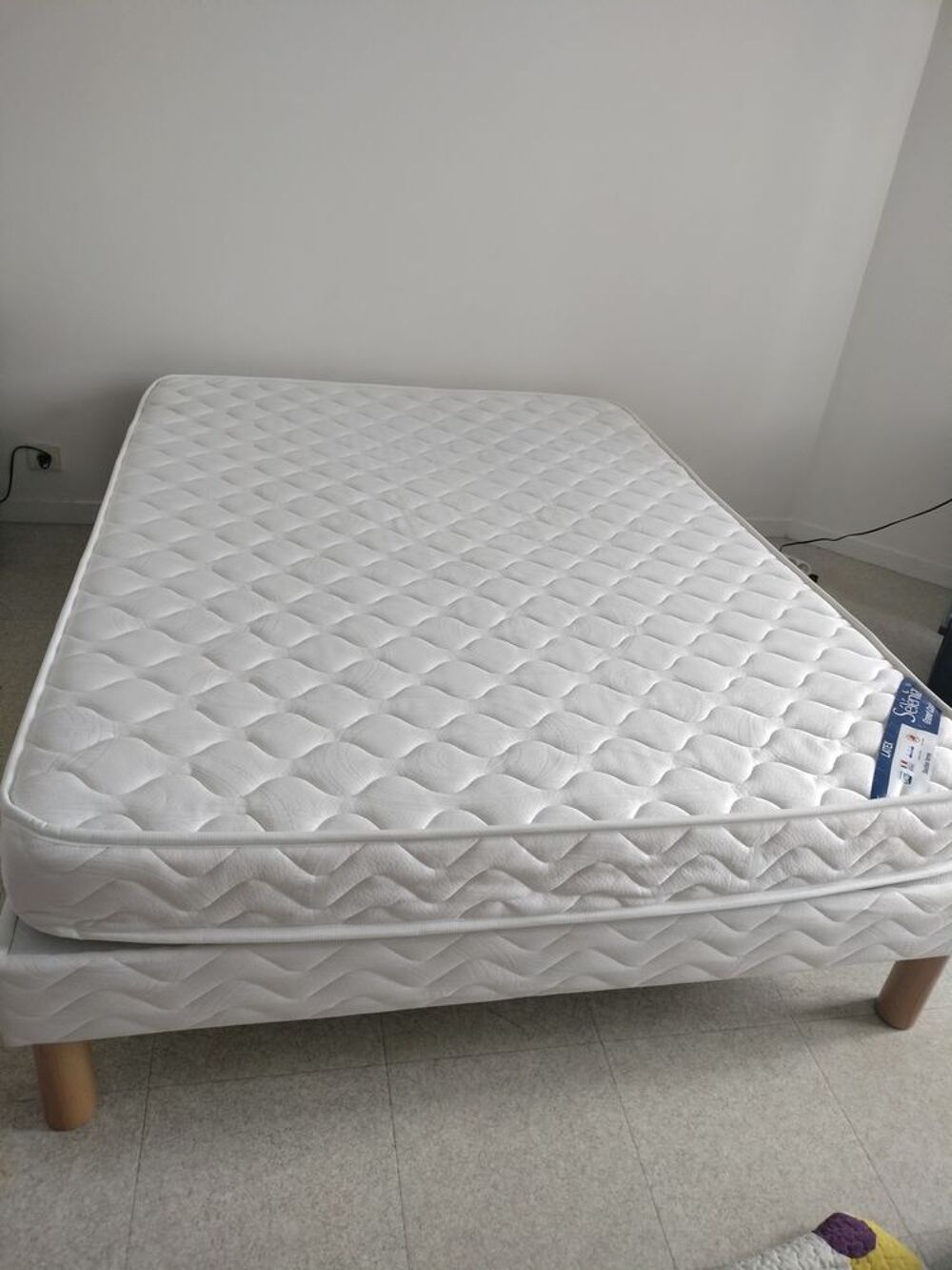 Ensemble sommier-matelas-pieds Meubles