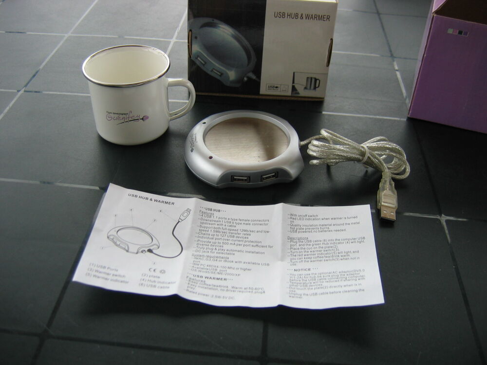 Tasse USB Connect&eacute;e Pour un Caf&eacute; Chaud. Décoration