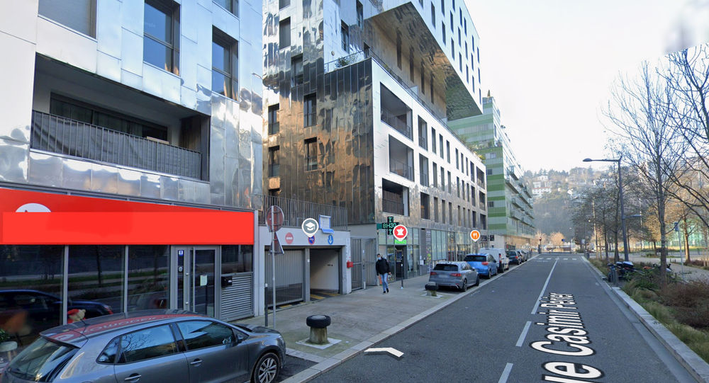 Location Parking/Garage grand garage double PMR 32m2 Quartier Confluence Lyon 2