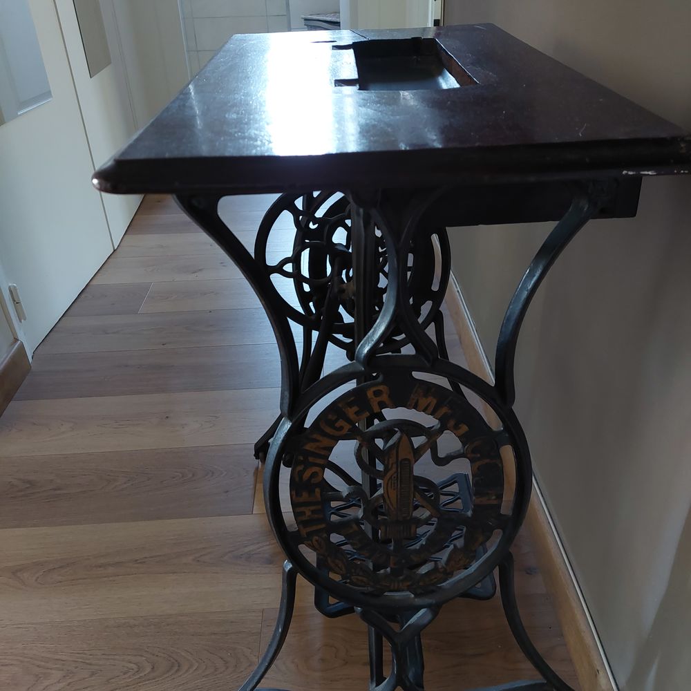 TABLE POUR MACHINE A COUDRE ANCIENNE SINGER Meubles