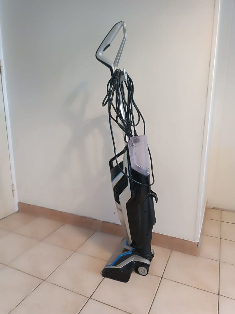 ASPIRATEUR BISSELL 2225N - TBE - ASPIRE ET NETTOIE Electrom�nager