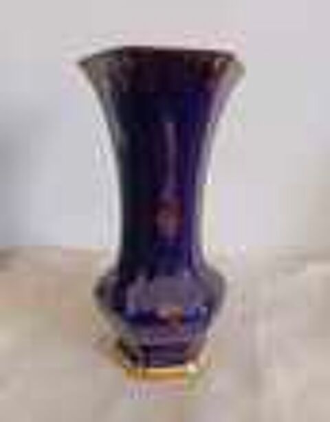 Vase en porcelaine de Limoges Bleu de Four Incrustation Or Décoration