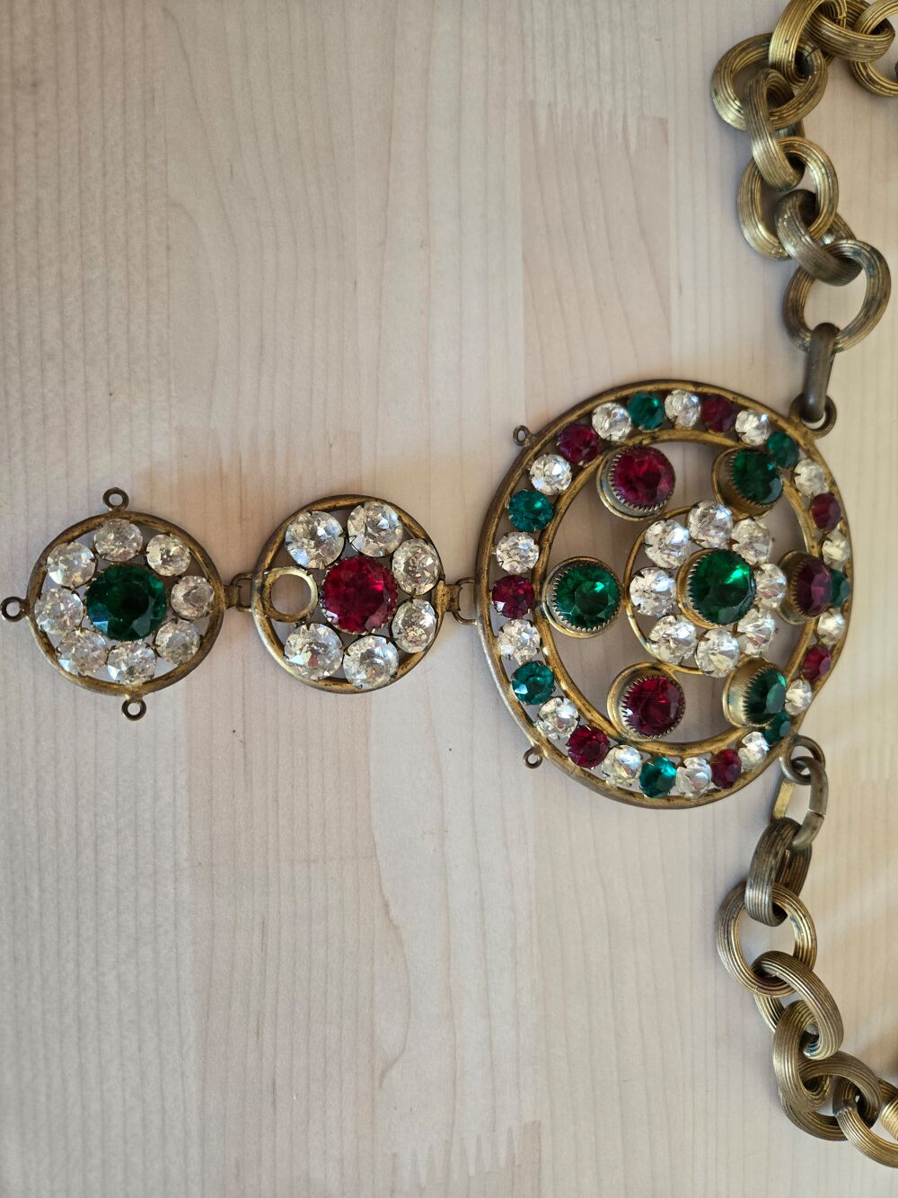 Magnifique collier de,sc&egrave;ne Bijoux et montres