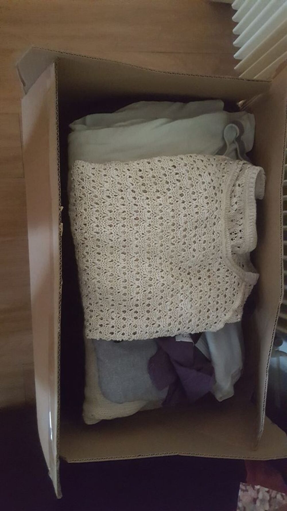 Don d'un carton de pulls femme demi-saison/hiver
Vêtements