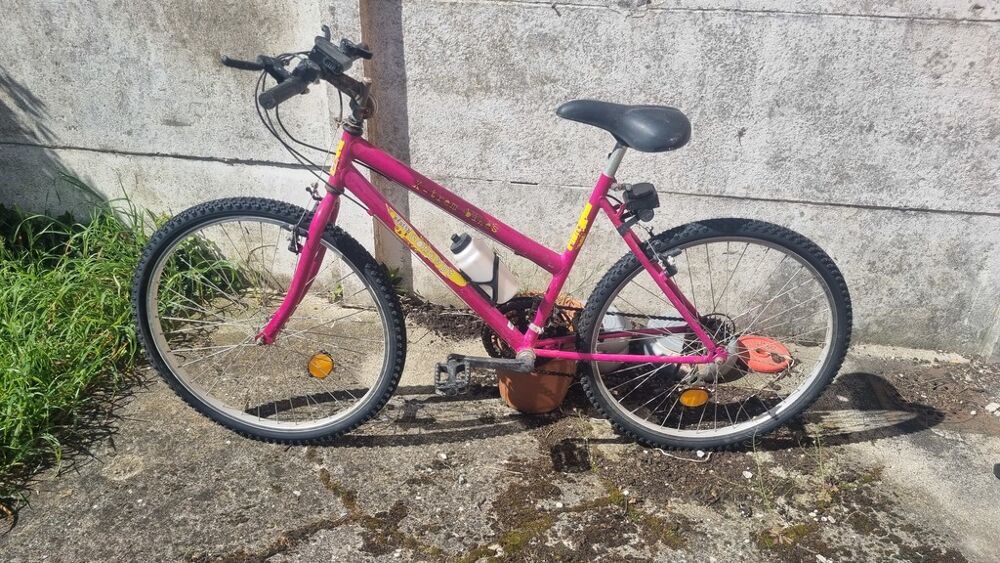 V&eacute;lo VTT rose cadre mixte Vélos