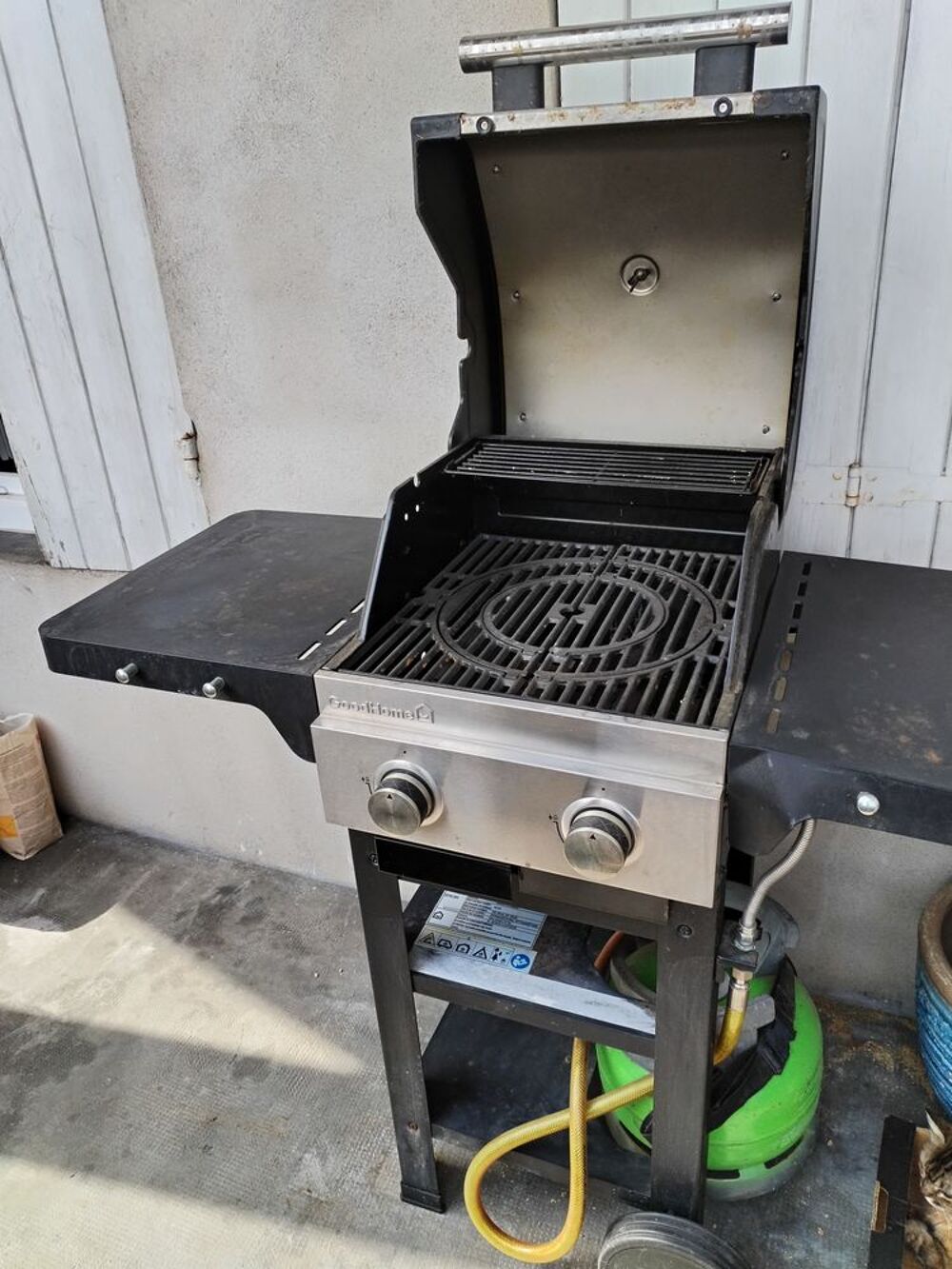 Barbecue &agrave; gaz avec deux br&ucirc;leurs Jardin