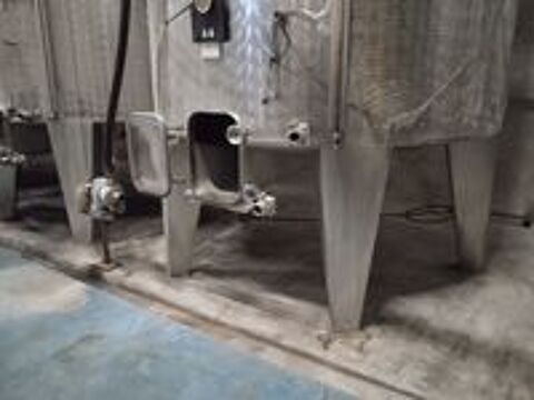   CUVES INOX VINIFICATION EN ROUGE 187 Hl 