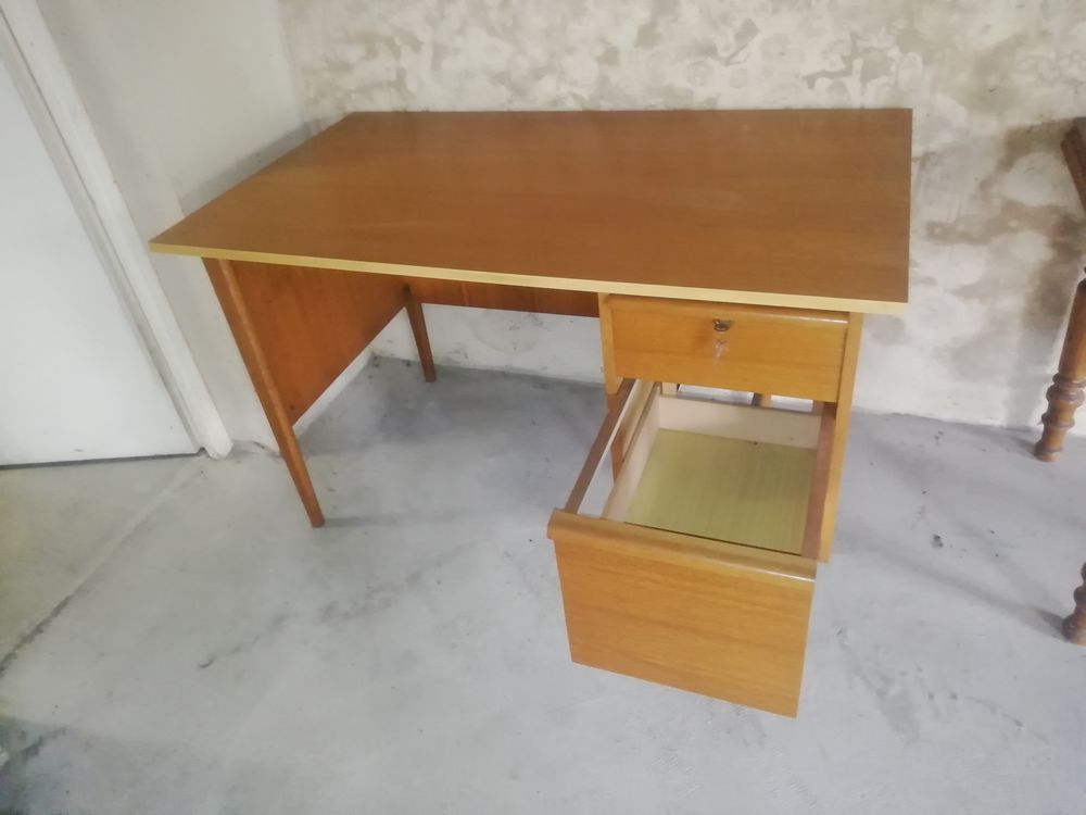 Beau bureau ancien bois massif Meubles
