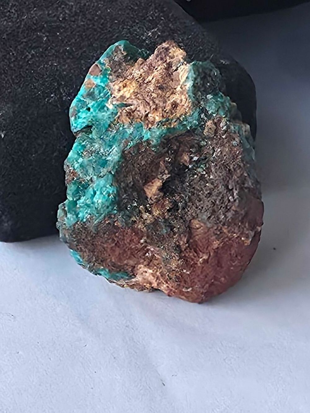 Superbe Dioptase-Cristaux Vert Emeraude Intenses-Katanga RDC-35g 