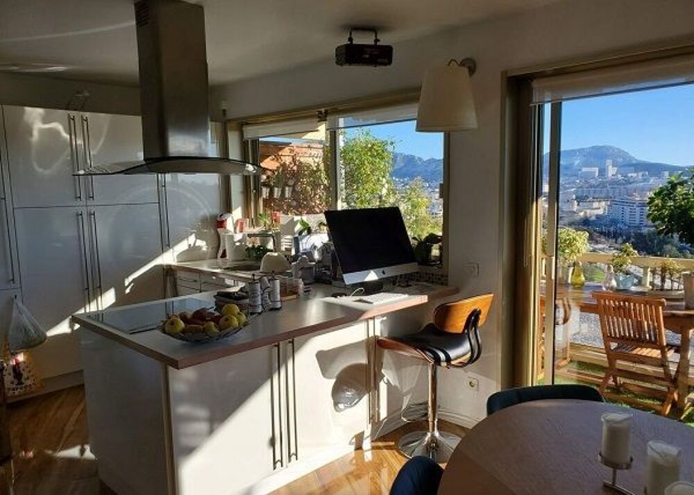 Location Appartement T3/4 90m2 Dernier étage Vue et Luminosité Exceptionnelles Marseille 6