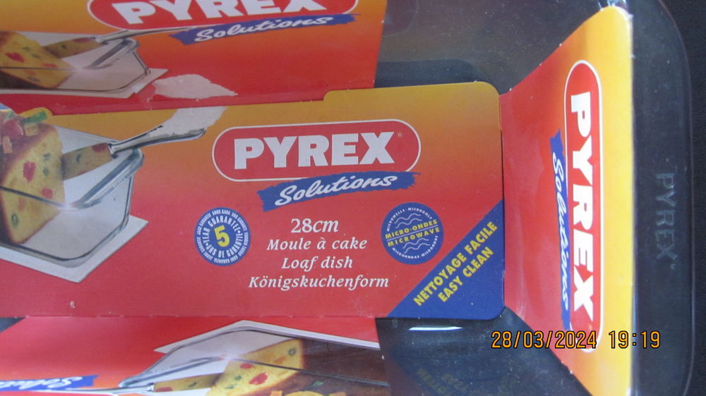 LOT DE 2 MOULES A KAKES EN PYREX 28 C M NEUFS Cuisine