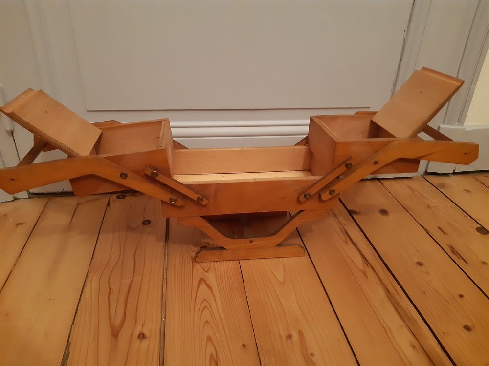travailleuse enfant en bois ann&eacute;es 50
Jeux / jouets