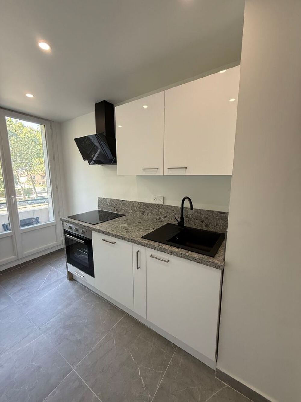 Vente Appartement Appartement T1 entièrement rénové secteur calme et résidence sécurisé Échirolles