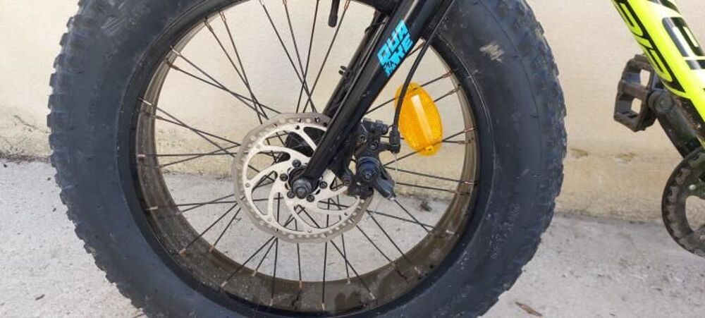 V&eacute;lo tout terrain jaune " Eleven " enfant 20 pouces . Vélos