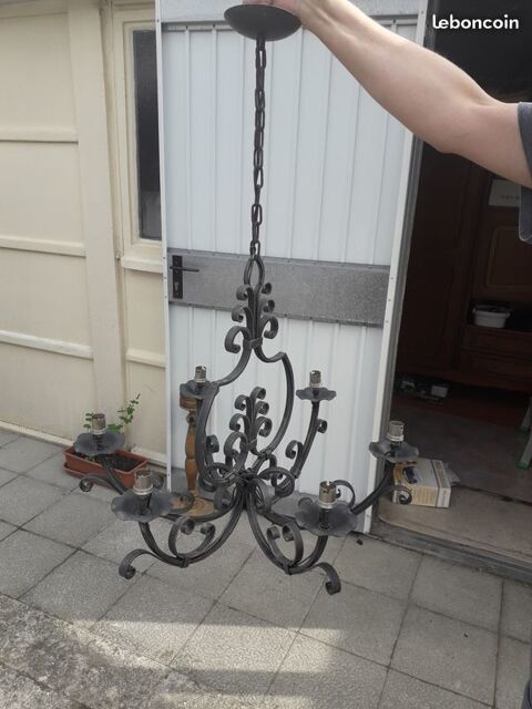 Ancien lustre fer forg�. 24 Flers-en-Escrebieux (59)