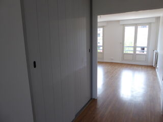  Appartement à louer 2 pièces 67 m²