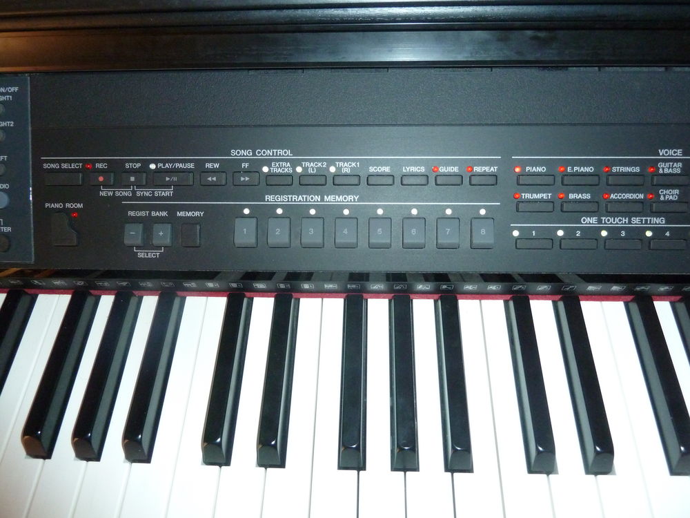 Piano num&eacute;rique YAMAHA Clavinova CVP-601 excellent &eacute;tat :
Instruments de musique