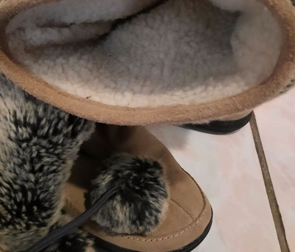 Bottes beige scandinave su&eacute;dine fourrure - pompons P 36 Chaussures