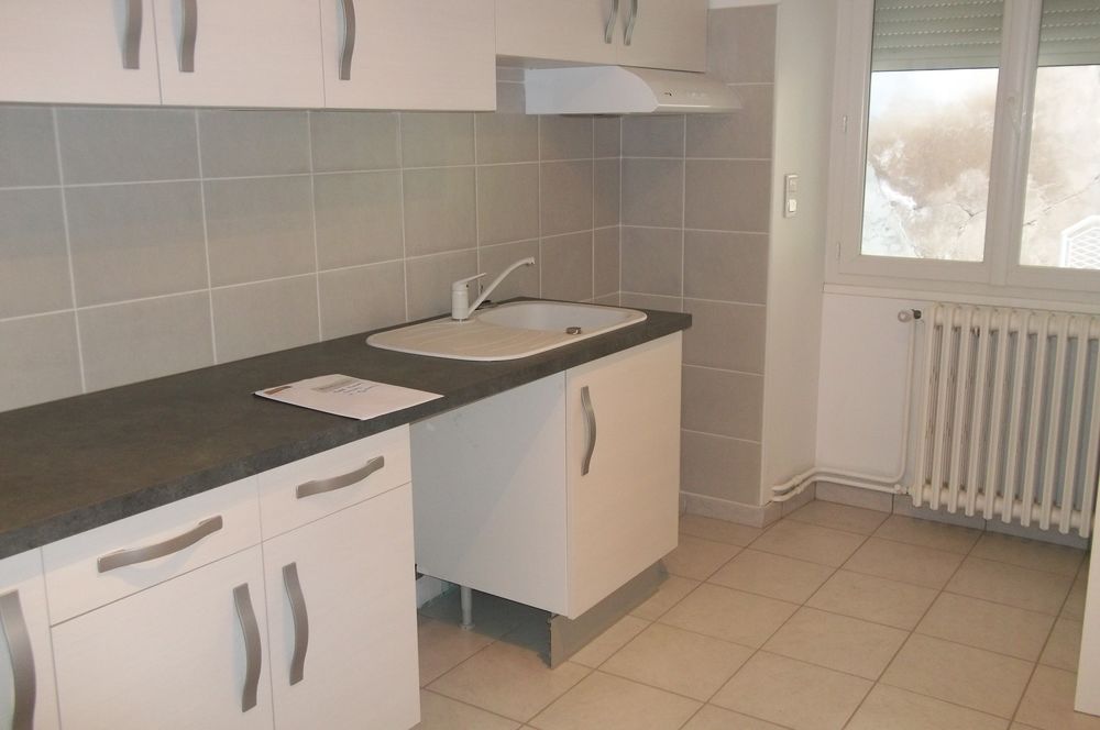 Location Maison MAISON DE VILLE T3 70 M², AVEC TERRASSE, COUR ET GARAGE Cransac