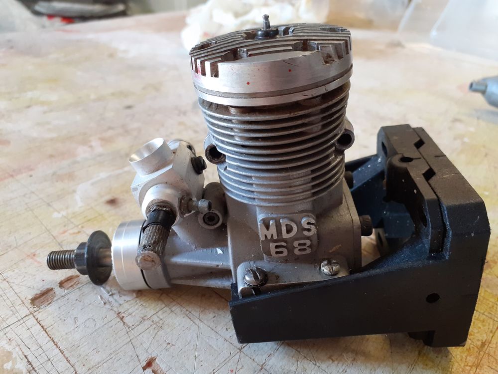 Moteur MDS 68 tr&egrave;s bon bon &eacute;tat avec b&acirc;ti Bricolage
