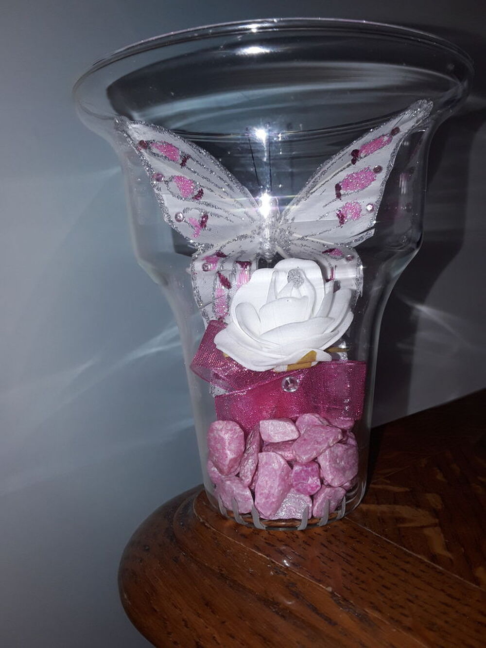 Vase papillon et rose Dcoration