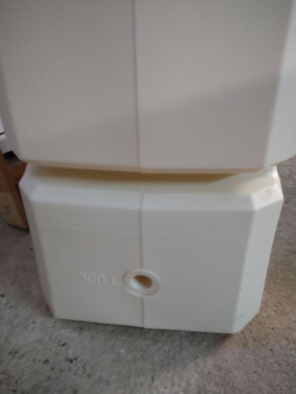 CUVE RECUPERATEUR COLLECTEUR 
EAU DE PLUIE 300 L Jardin