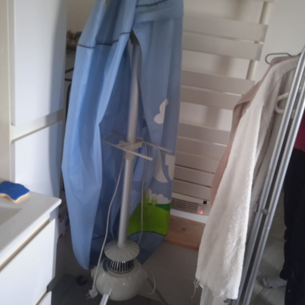 Sechoir &agrave; linge soufflant electrique avec housse Electroménager