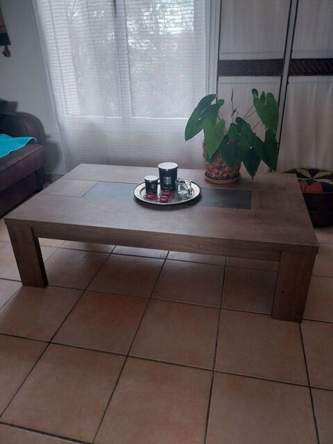 Table basse de salon 1.35m �- 0.80m. Hauteur 0.39m 70 Bourges (18)