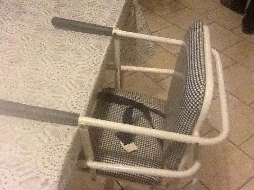 coiffeuse ancienne avec beau meuble blanc intact Meubles