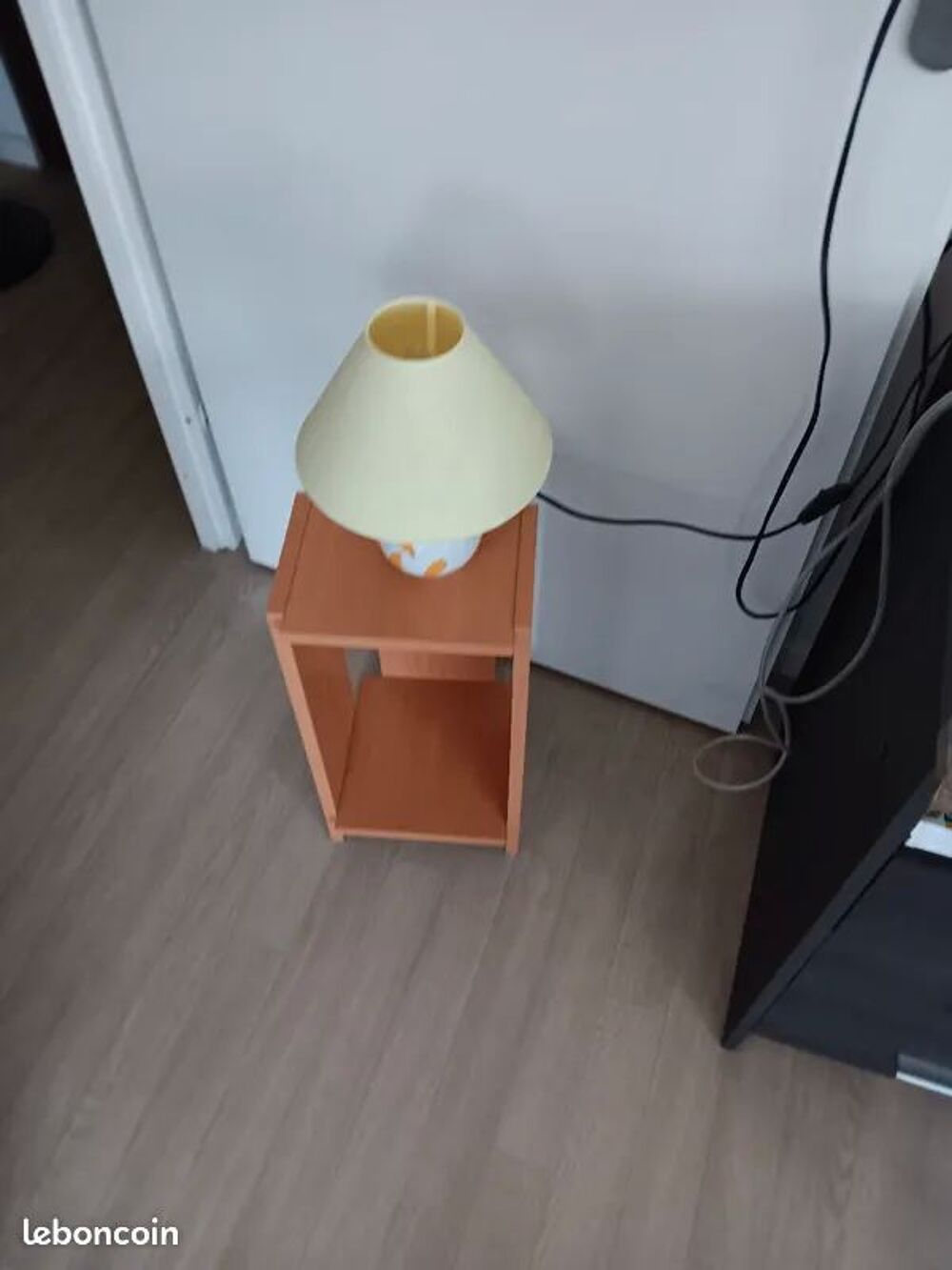 CHEVET AVEC LAMPES Meubles