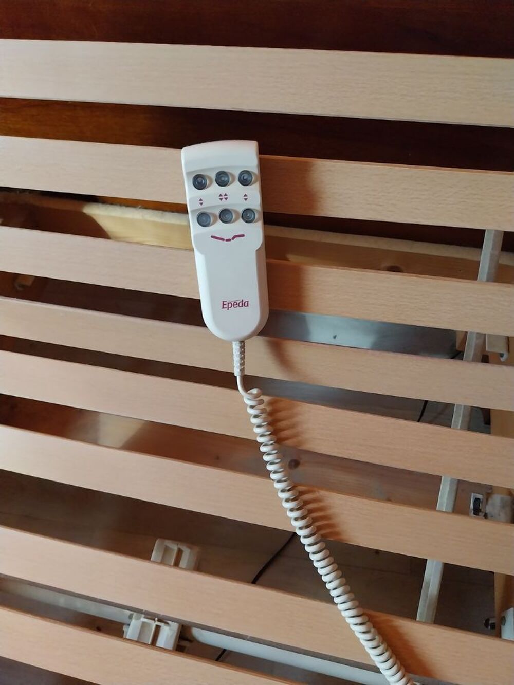 Lit electrique + sommier &agrave; lattes + bois de lit merisier 160 Meubles