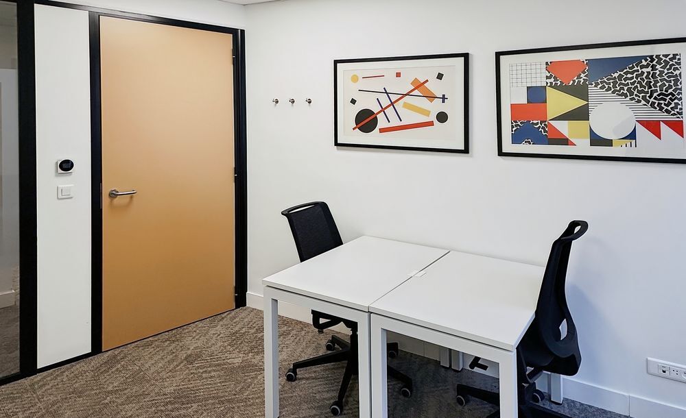   Bureau meublé à louer à Paris, 2 Rue Jean Lantier  pour 2 personnes, avec tout inclus 