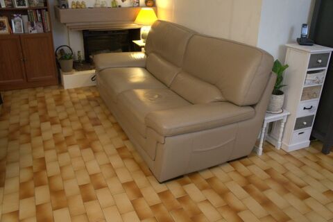 Canap� cuir 3 places convertible
400 �p�ne (78)