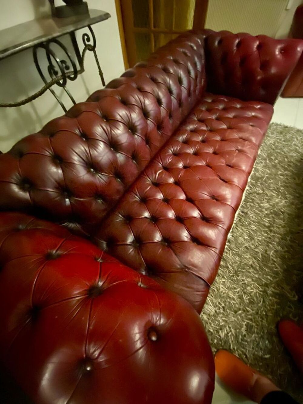 LOT 2 CANAPES CHESTERFIELD VINTAGE HAUT DE GAMME Meubles